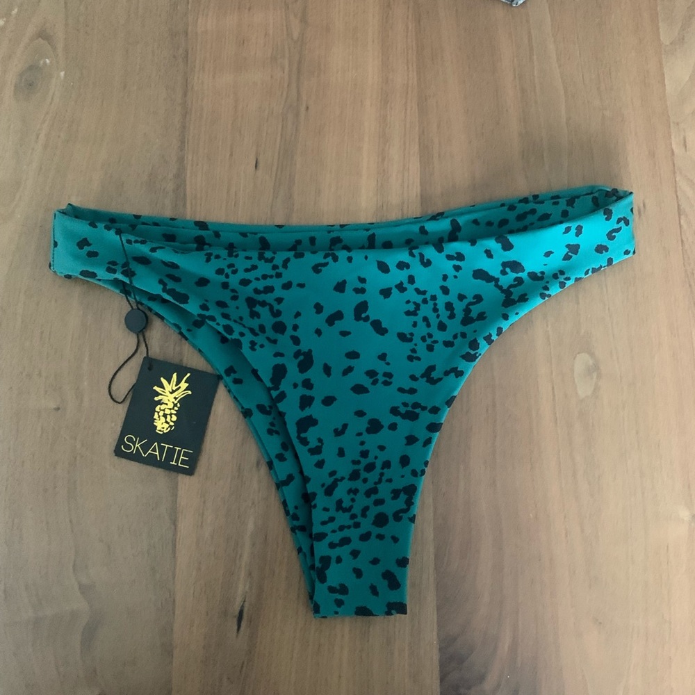 NWT Skatie Dylan bikini bottoms seabrook large L